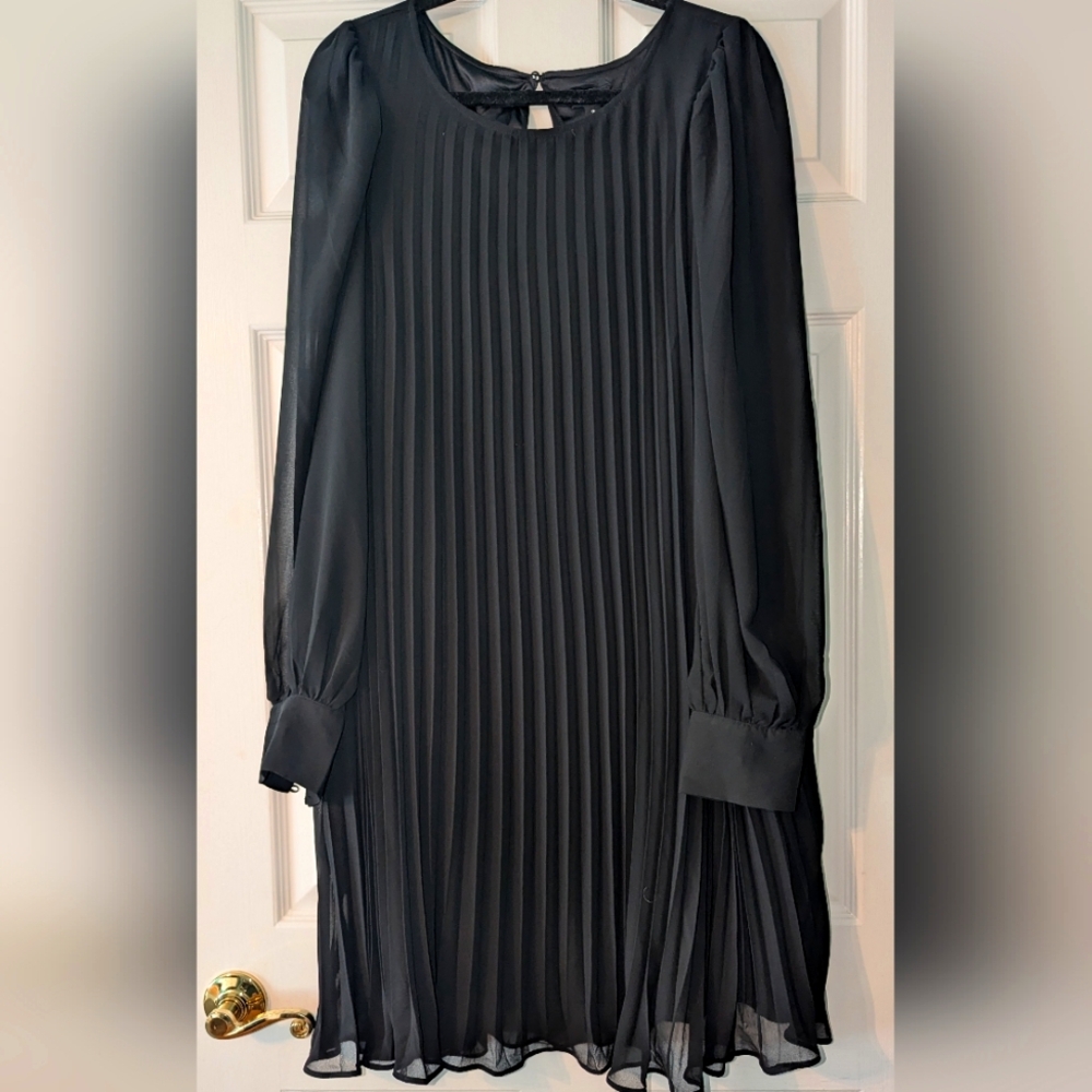 Torrid Black Long Sleeve Pleated Dress Size 3XL